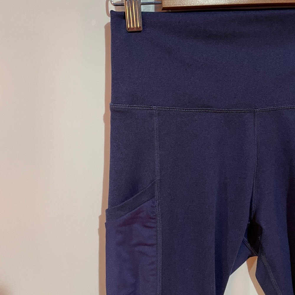 Fabletics High Waisted Mila Pocket Capri‎ Leggings - Picture 3 of 6